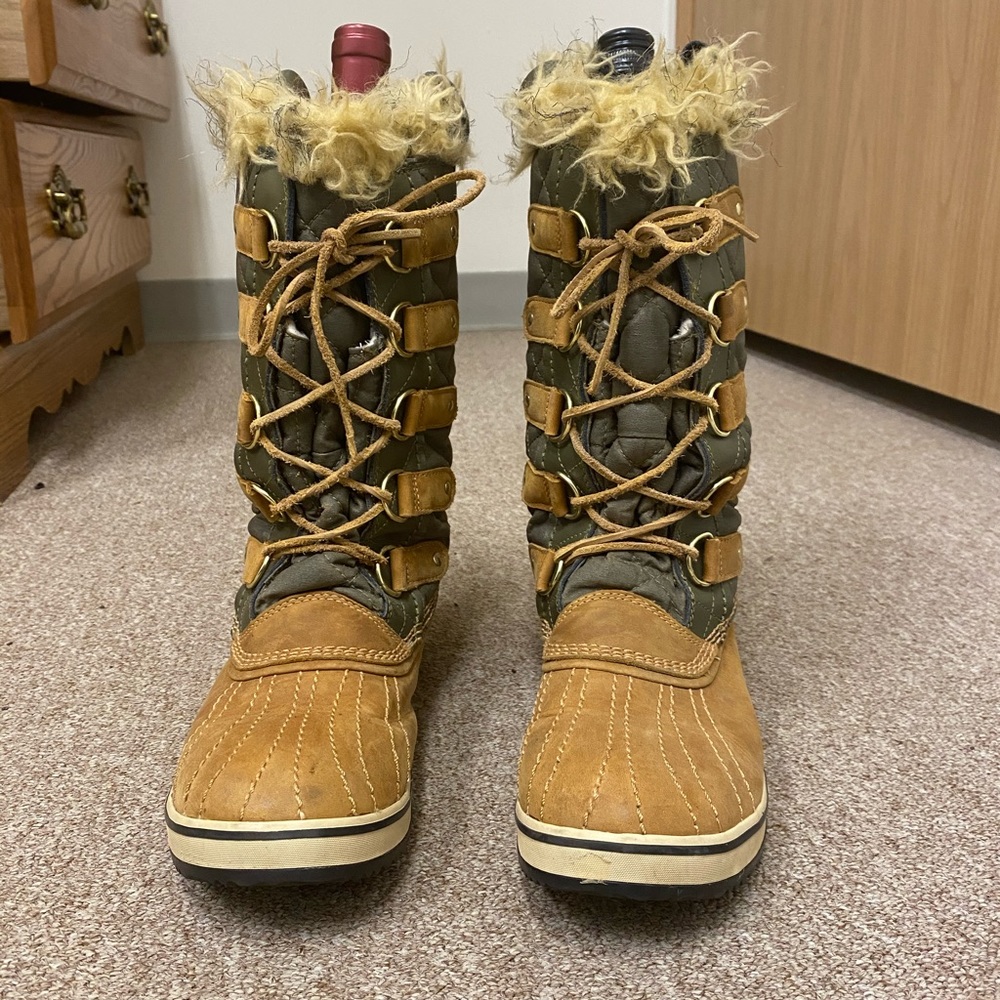 Women’s Used Sorel Snowboots